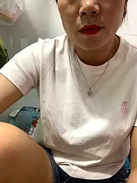 Snapshot of Baby-bigtits chatting on September 2025 02:06:01 AM Baby-bigtits online show from September 2025 02:06:01 AM