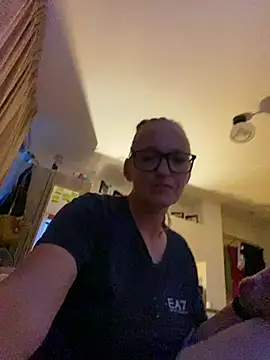 KikiDenhaag online show from July 2026 03:11:01 AM