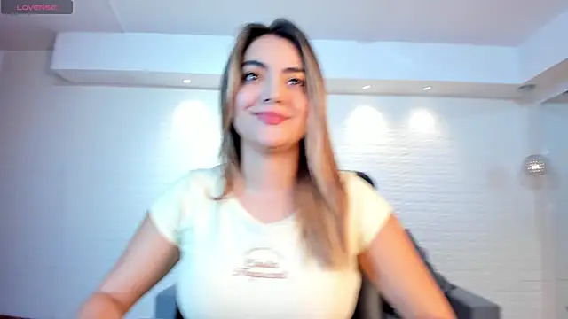 Snapshot of IsabellaaJoness chatting on February 2026 11:44:01 AM IsabellaaJoness online show from February 2026 11:44:01 AM