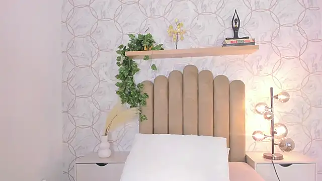 Snapshot of Roma__love chatting on December 2025 12:18:02 PM Roma love online show from December 2025 12:18:02 PM