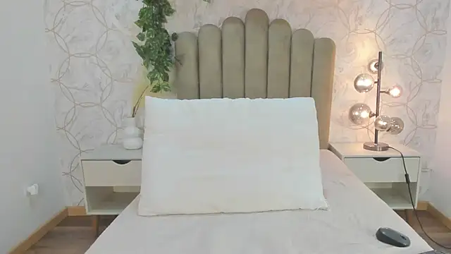 Snapshot of Roma__love chatting on November 2025 01:37:02 PM Roma love online show from November 2025 01:37:02 PM