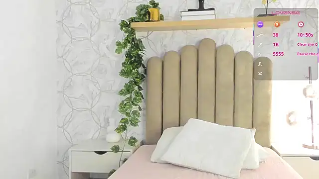 Snapshot of Roma__love chatting on March 2025 11:25:02 AM Roma love online show from March 2025 11:25:02 AM