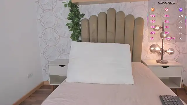 Snapshot of Roma__love chatting on October 2025 12:07:01 PM Roma love online show from October 2025 12:07:01 PM