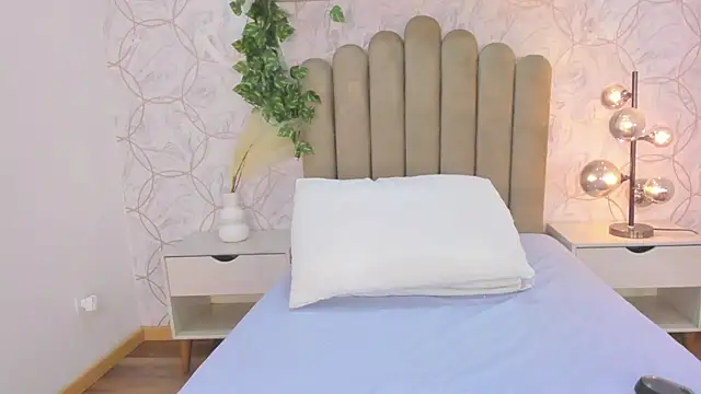 Snapshot of Roma__love chatting on November 2025 12:06:01 PM Roma love online show from November 2025 12:06:01 PM