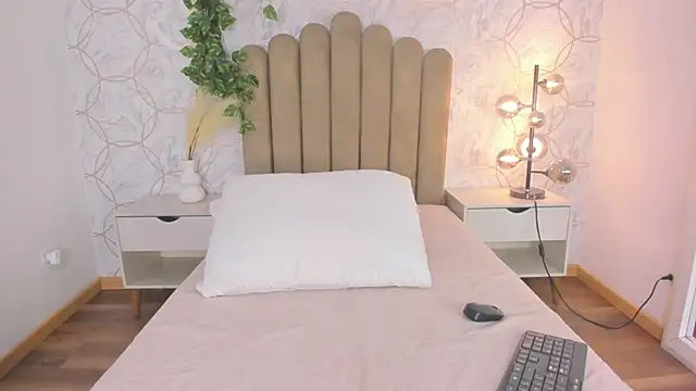 Snapshot of Roma__love chatting on November 2025 12:06:01 PM Roma love online show from November 2025 12:06:01 PM