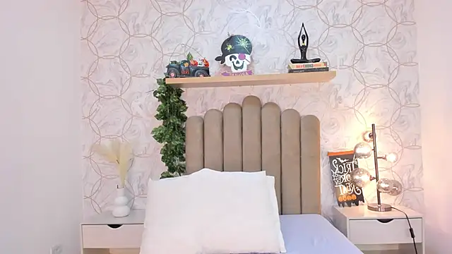 Snapshot of Roma__love chatting on November 2025 12:10:02 PM Roma love online show from November 2025 12:10:02 PM