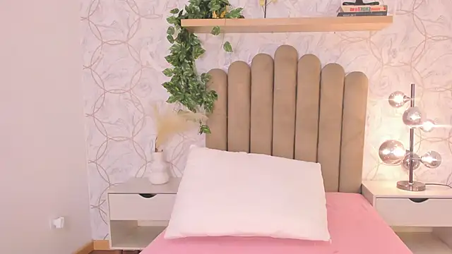 Snapshot of Roma__love chatting on December 2025 12:59:02 PM Roma love online show from December 2025 12:59:02 PM