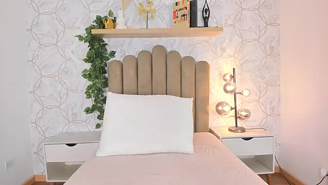 Snapshot of Roma__love chatting on October 2025 12:07:01 PM Roma love online show from October 2025 12:07:01 PM