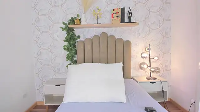 Snapshot of Roma__love chatting on October 2025 11:56:01 AM Roma love online show from October 2025 11:56:01 AM