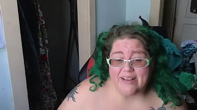 Snapshot of EmberCum chatting on December 2025 03:40:02 PM EmberCum online show from December 2025 03:40:02 PM