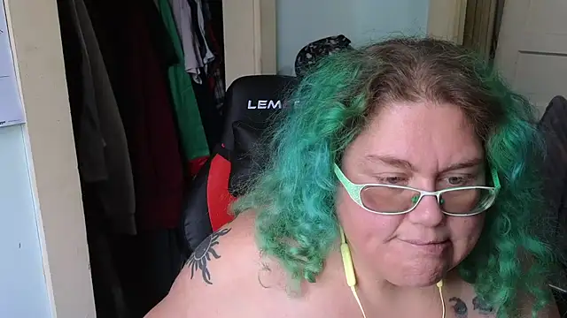 Snapshot of EmberCum chatting on November 2025 05:01:01 PM EmberCum online show from November 2025 05:01:01 PM