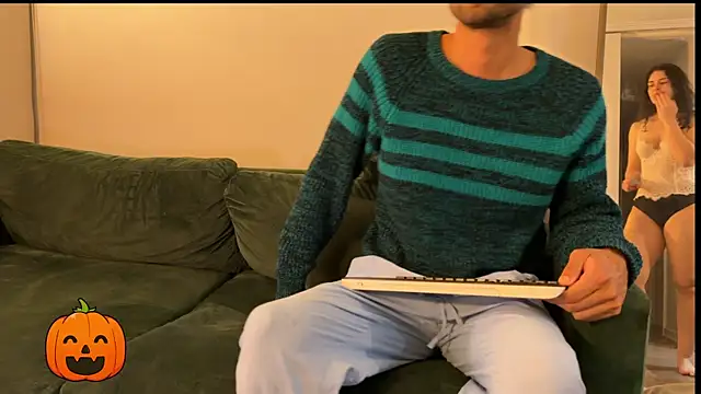 Snapshot of Redfloweer1 chatting on October 2025 11:33:01 PM Redfloweer1 online show from October 2025 11:33:01 PM