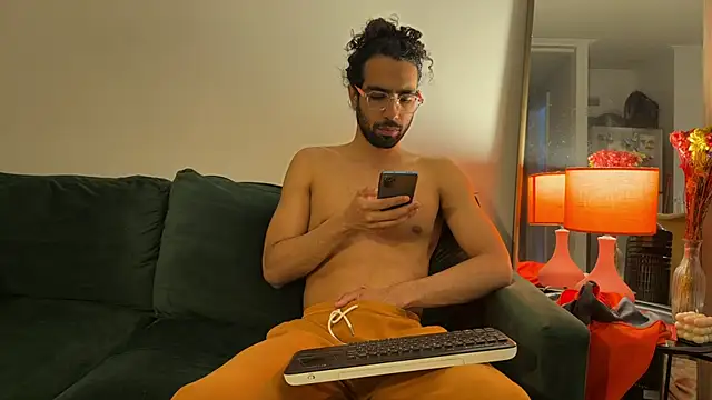 Snapshot of Redfloweer1 chatting on October 2025 01:06:01 AM Redfloweer1 online show from October 2025 01:06:01 AM