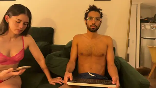 Redfloweer1 online show from April 2026 02:12:02 AM