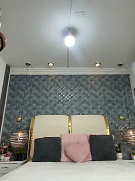 NaiomyLanes online show from March 2026 11:44:02 AM