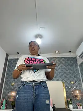 NaiomyLanes online show from April 2026 11:39:01 AM