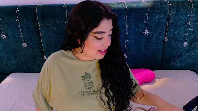 AgathaLynx online show from December 2025 10:41:01 AM