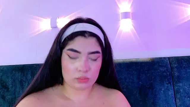 AgathaLynx online show from February 2026 10:44:01 AM