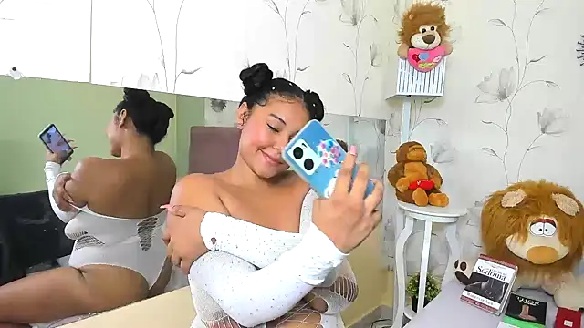 Snapshot of ariel_milk chatting on February 2025 09:04:01 PM ariel milk online show from February 2025 09:04:01 PM