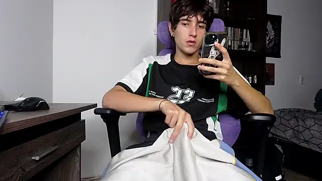 alex connorr online show from November 2025 04:06:01 AM