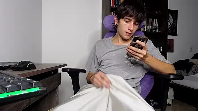 alex connorr online show from November 2025 03:33:02 AM