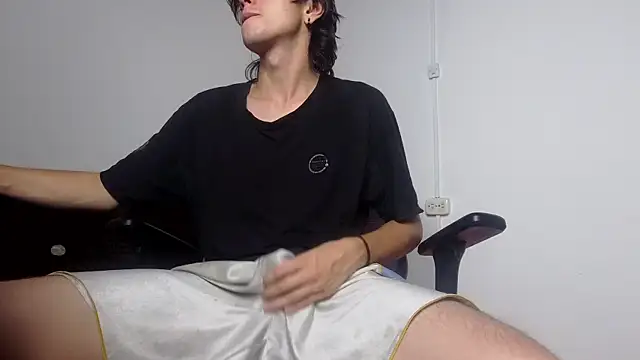 Snapshot of alex_connorr chatting on April 2026 03:10:02 AM alex connorr online show from April 2026 03:10:02 AM