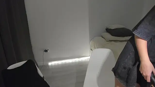 Snapshot of im_lucky_adam chatting on November 2025 02:17:02 PM im lucky adam online show from November 2025 02:17:02 PM