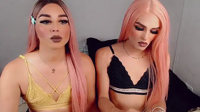 Snapshot of New_Dolls chatting on September 2025 02:40:02 AM New Dolls online show from September 2025 02:40:02 AM