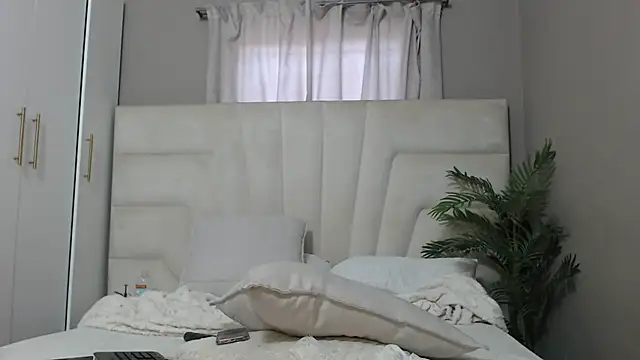 naughtyblackdolie online show from February 2025 02:56:02 PM