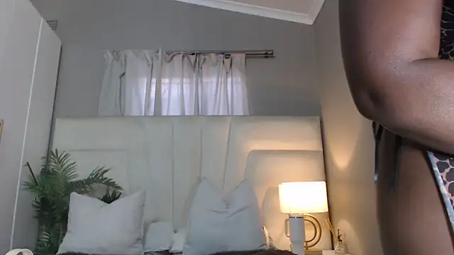 naughtyblackdolie online show from April 2026 09:27:01 AM