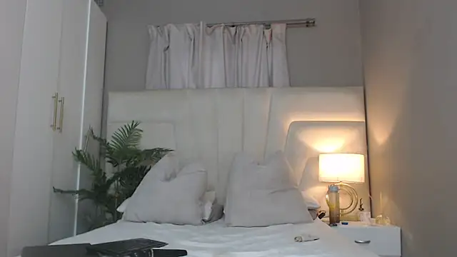 naughtyblackdolie online show from November 2025 05:07:01 AM