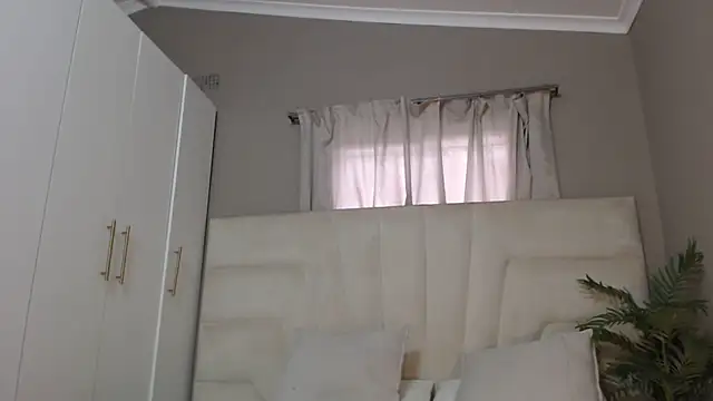 naughtyblackdolie online show from February 2025 05:42:01 AM
