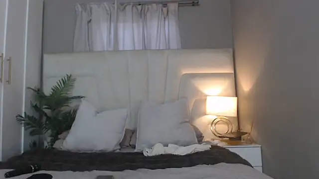 naughtyblackdolie online show from June 2026 12:33:01 PM