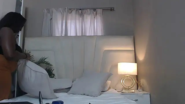 naughtyblackdolie online show from April 2026 10:11:02 AM