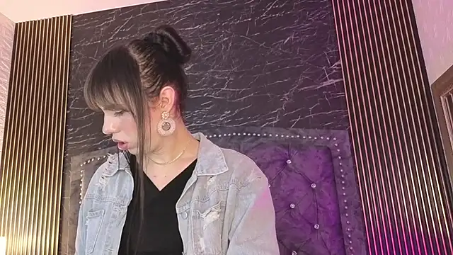 Snapshot of diosagolden chatting on November 2025 08:34:01 PM diosagolden online show from November 2025 08:34:01 PM