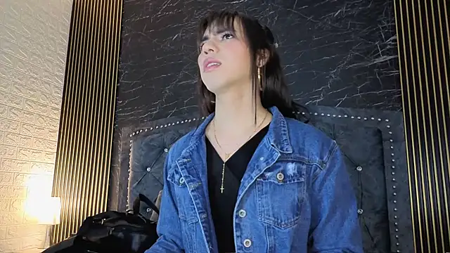 Snapshot of diosagolden chatting on November 2025 08:23:02 PM diosagolden online show from November 2025 08:23:02 PM