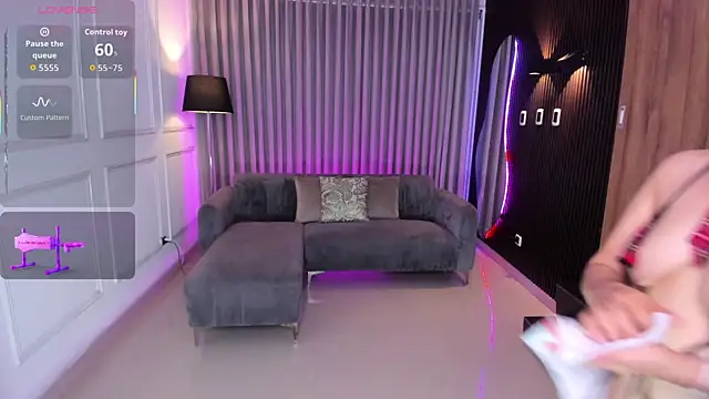 Anna parkker  online show from December 2025 07:36:05 PM