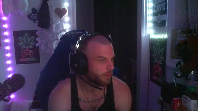 GeneralXMillyX online show from November 2025 07:01:02 AM