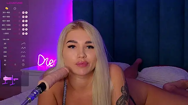 Snapshot of DreamPussyy chatting on February 2025 07:09:02 AM DreamPussyy online show from February 2025 07:09:02 AM