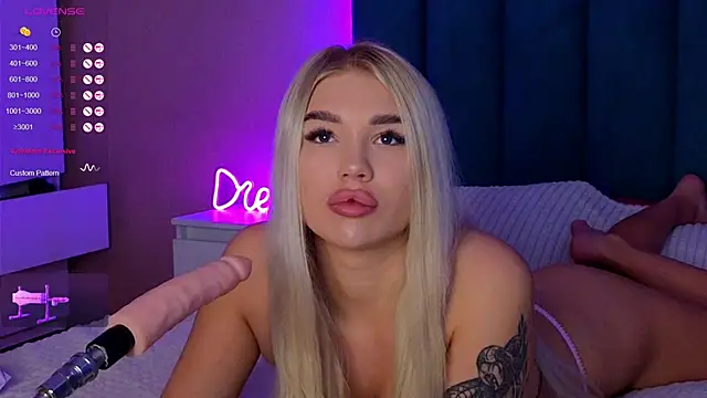 Snapshot of DreamPussyy chatting on March 2025 04:40:02 AM DreamPussyy online show from March 2025 04:40:02 AM