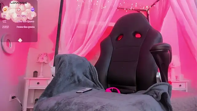 Hanna  Becker  online show from November 2025 02:14:02 AM