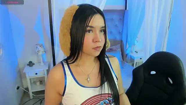 Hanna  Becker  online show from December 2025 03:34:02 AM