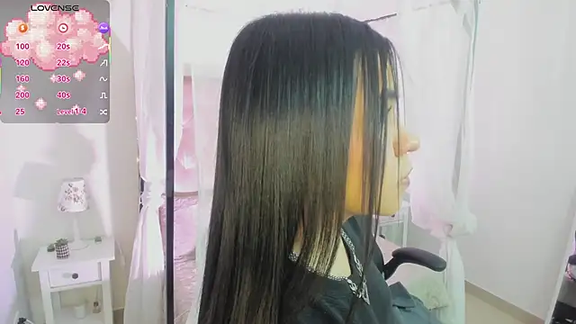 Hanna  Becker  online show from November 2025 04:00:02 AM