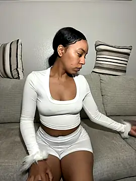 juicyyy323 online show from November 2025 01:59:01 PM