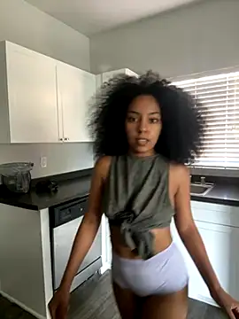 juicyyy323 online show from September 2025 08:24:02 PM