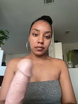 juicyyy323 online show from October 2025 10:44:01 PM