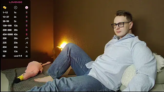 Snapshot of charlie_smiley chatting on November 2025 02:45:02 AM charlie smiley online show from November 2025 02:45:02 AM