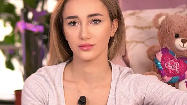EmilyRaymont online show from September 2025 05:08:01 AM