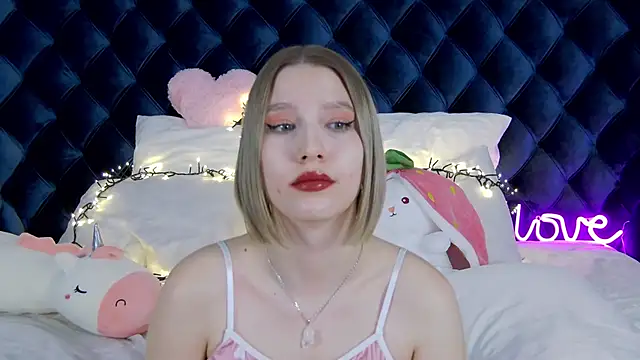 LiliLinn online show from March 2025 01:56:01 PM