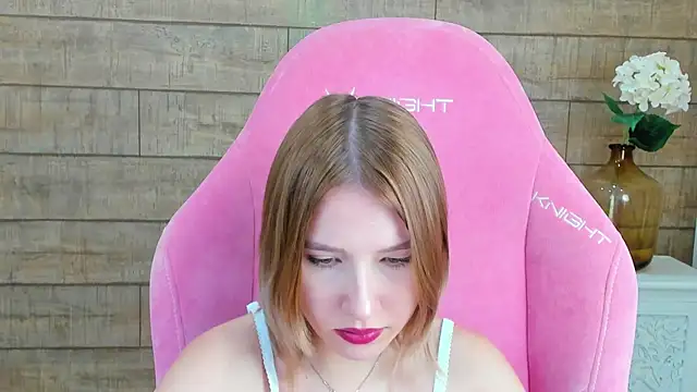 LiliLinn online show from September 2025 05:02:02 AM